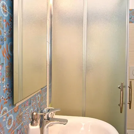 Adhoc 게스트하우스 3*