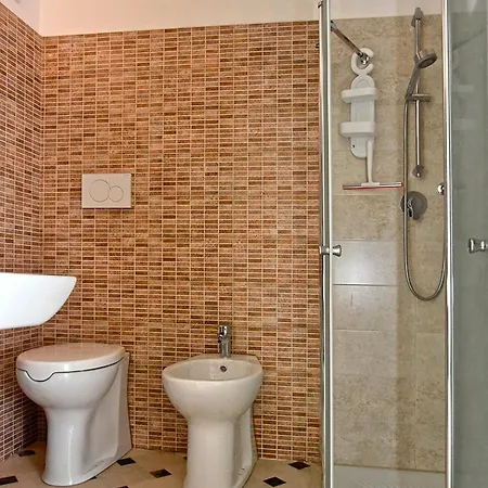 게스트하우스 Adhoc 3*